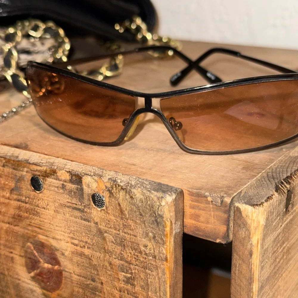 Sleek Minimalist Narrow Frame Sunnies - Y2K Streetwear Brown Tint